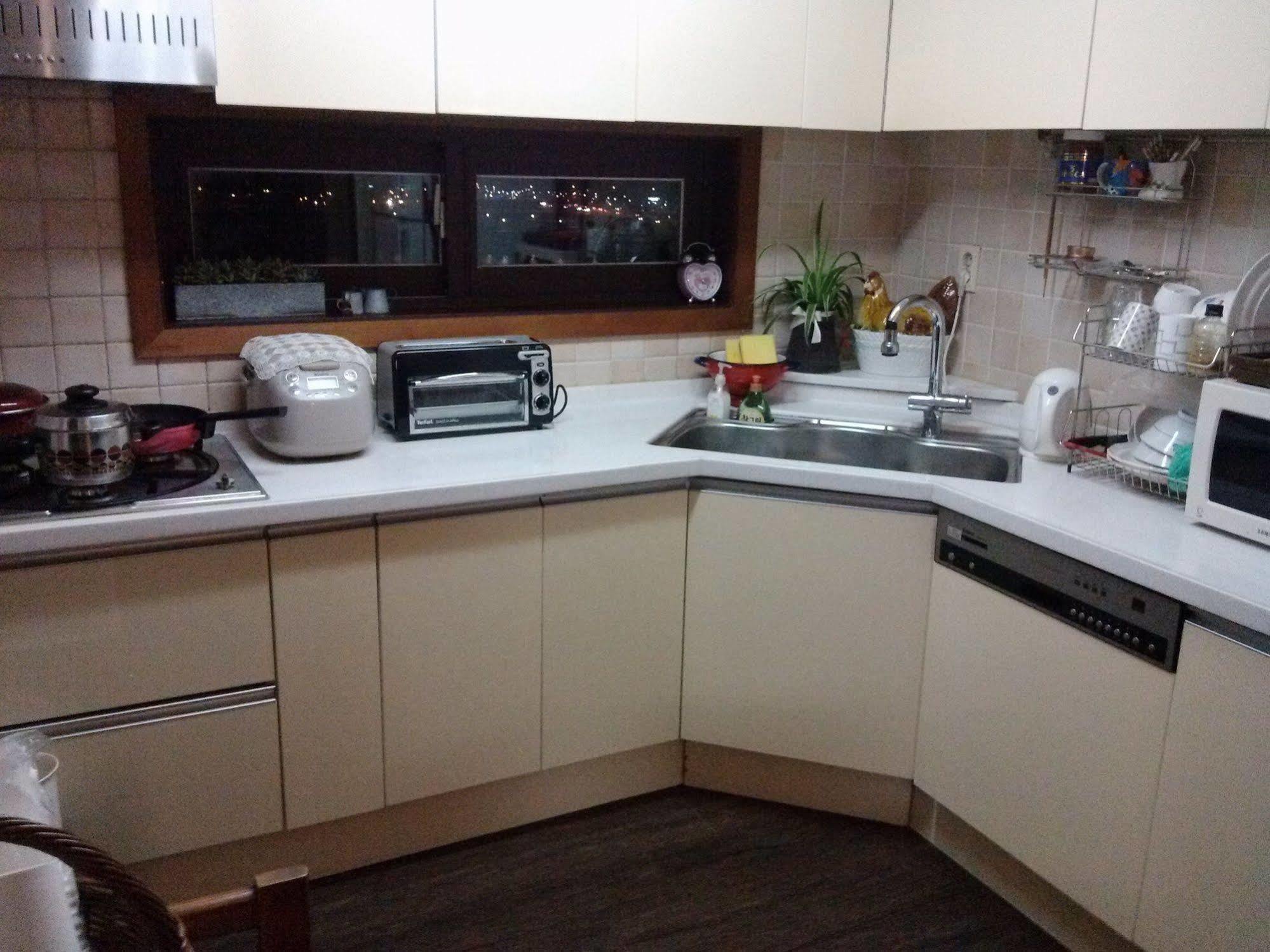 K Star Road Guesthouse - Hostel Seul Esterno foto