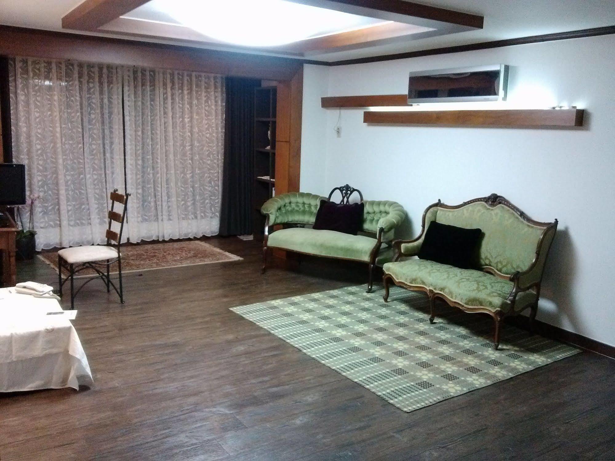 K Star Road Guesthouse - Hostel Seul Esterno foto