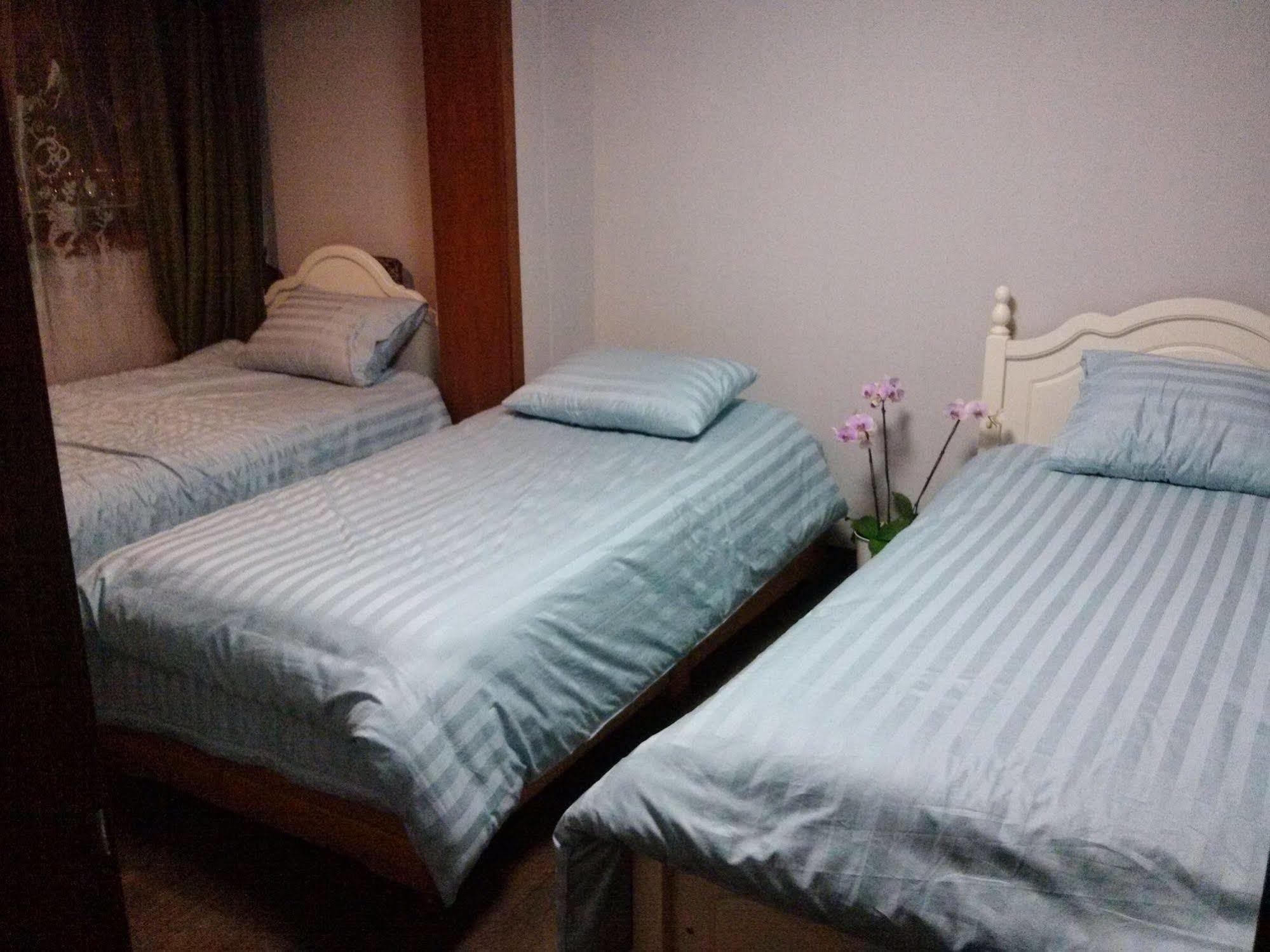 K Star Road Guesthouse - Hostel Seul Esterno foto