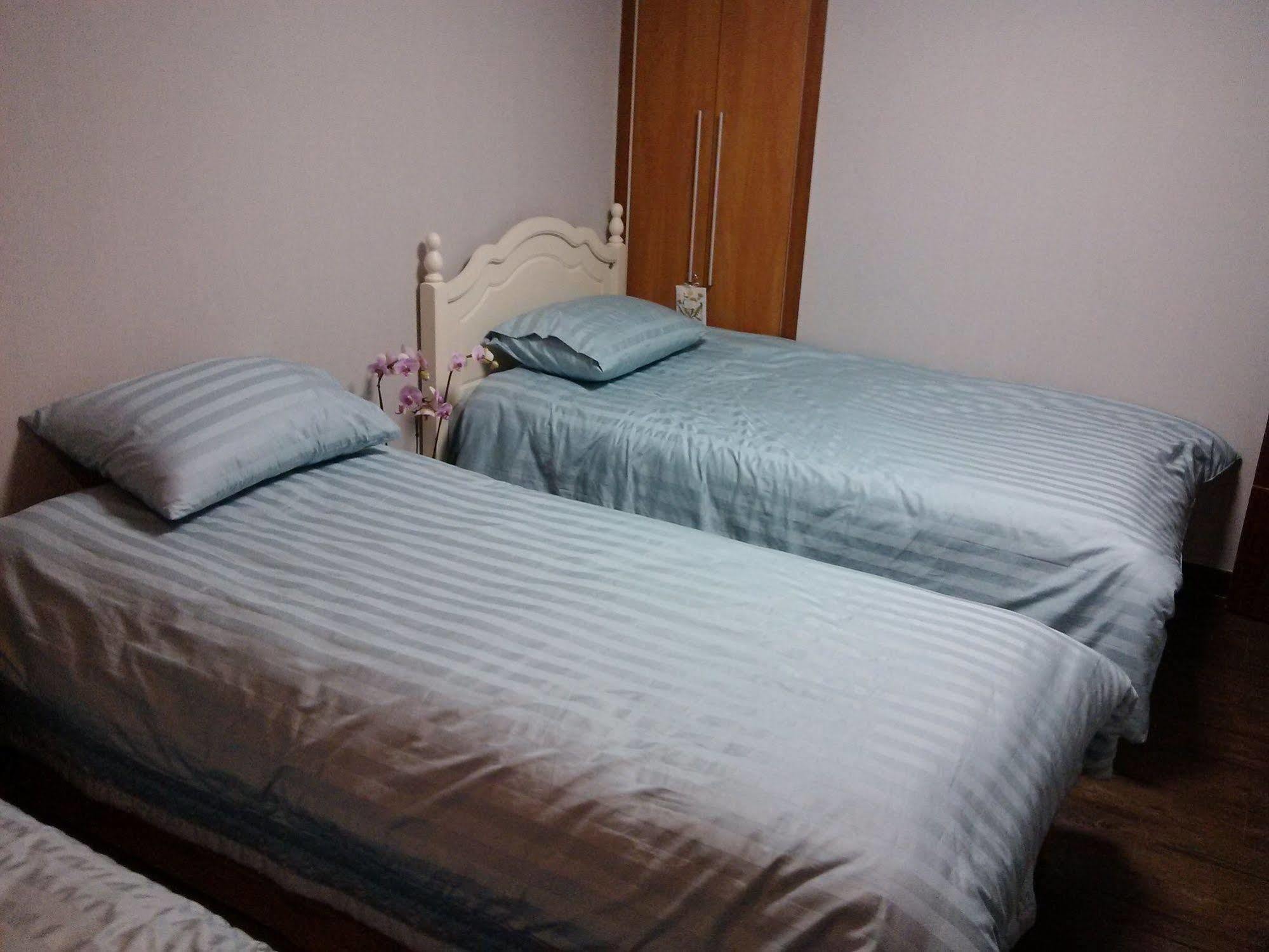 K Star Road Guesthouse - Hostel Seul Esterno foto