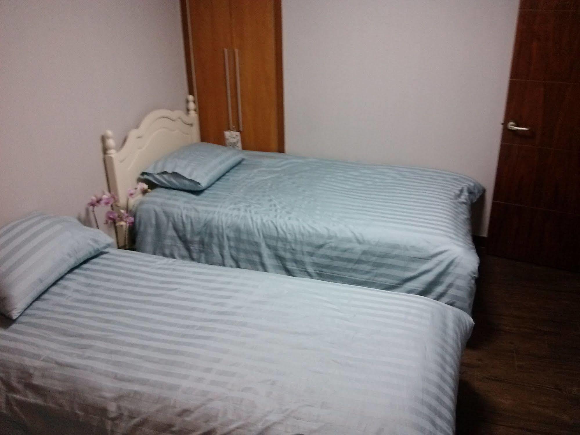 K Star Road Guesthouse - Hostel Seul Esterno foto
