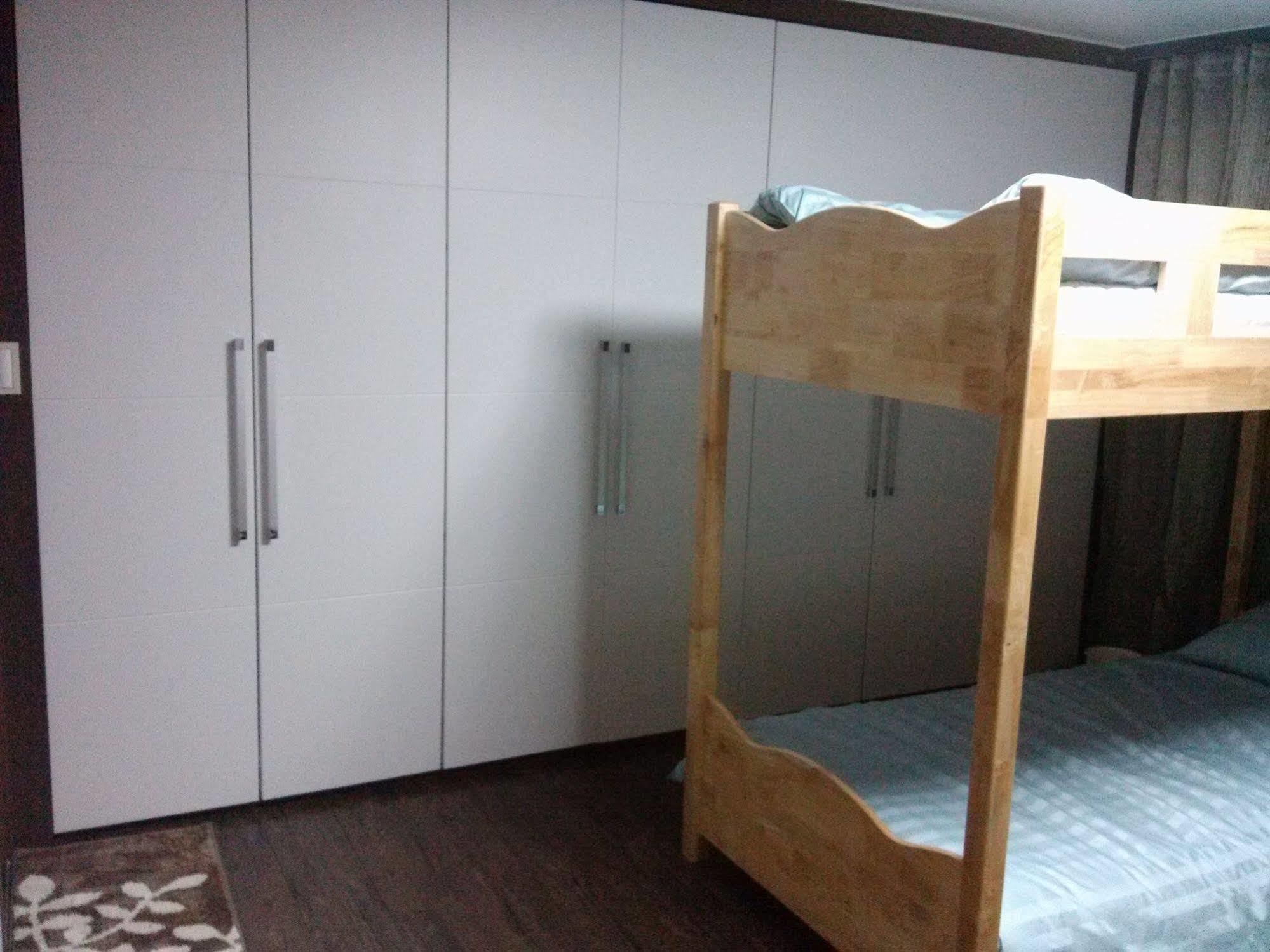 K Star Road Guesthouse - Hostel Seul Esterno foto